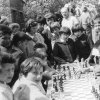 Mezi domácími vlasatými šachisty vyčnívá Karel Flídr, trenér ze Skutče.